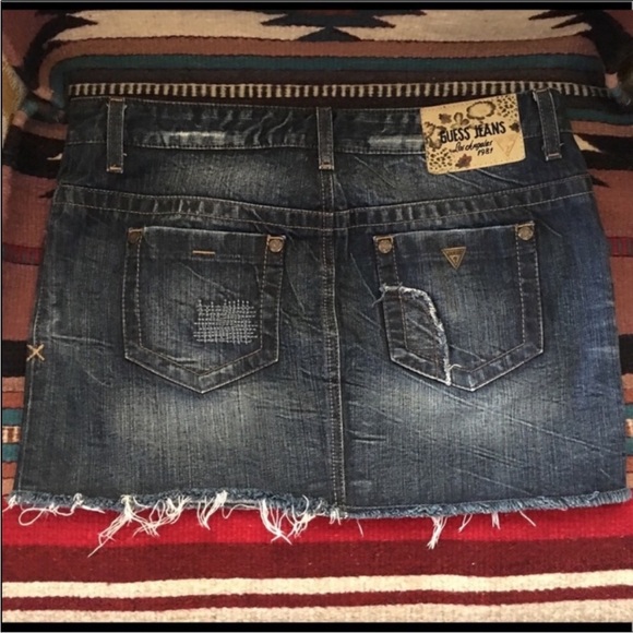 Guess TOMBOY  denim jean faux distressed frayed edges patch mini skirt 27 - Picture 5 of 9